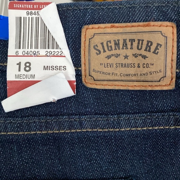 Levis Strauss Signature Stretch Low Rise Bootcut Misses 18 Medium Blue Jeans - Picture 5 of 8